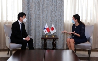 Entrega de las copias de las cartas credenciales del embajador Fukushima