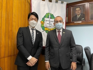 福島大使によるフローレス・パナマ大学学長への表敬訪問（3月10日）