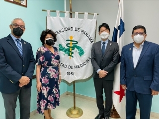 Visita de Cortesía del embajador Fukushima a la Decana de la Facultad de Medicina de la Universidad de Panamá (5 de abril de 2022)