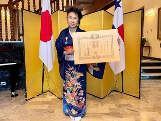 澤田千賀子日本語講師に対する叙勲伝達式(2023年2月1日)