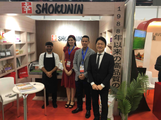福島大使のパナマコンベンションセンターで開催された国際展示会 EXPOCOMERの視察(3月28日)