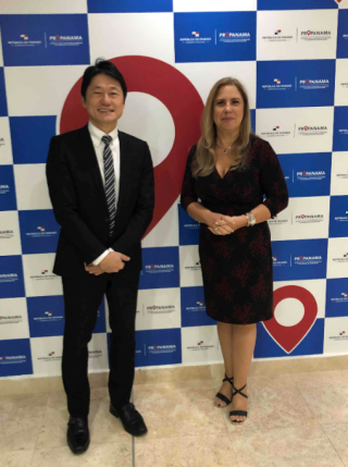 福島大使とヴェルガラ・プロパナマ長官との会談（5月18日）
