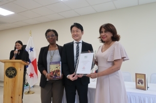 Donación de libros a la Universidad Tecnológica de Panamá (18 de octubre de 2023)